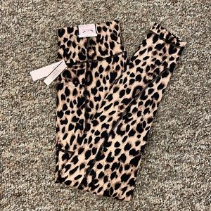 Victoria’s Secret Incredible Essential Leggings